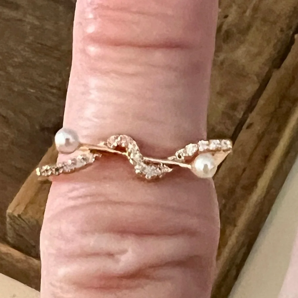 🟠NWT PRETTY BIRD Tarnish Proof Rose Gold/Rhinestone/Pearl Adjustable Ring